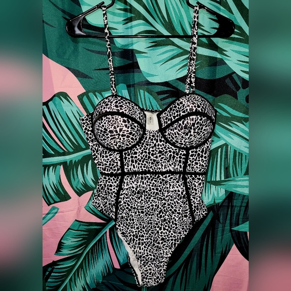 Plus Leopard Underwire One Piece Swimsuit - Picture 1 of 6